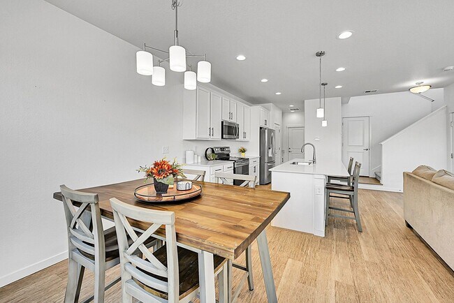 Building Photo - 4027 E 98th Pl