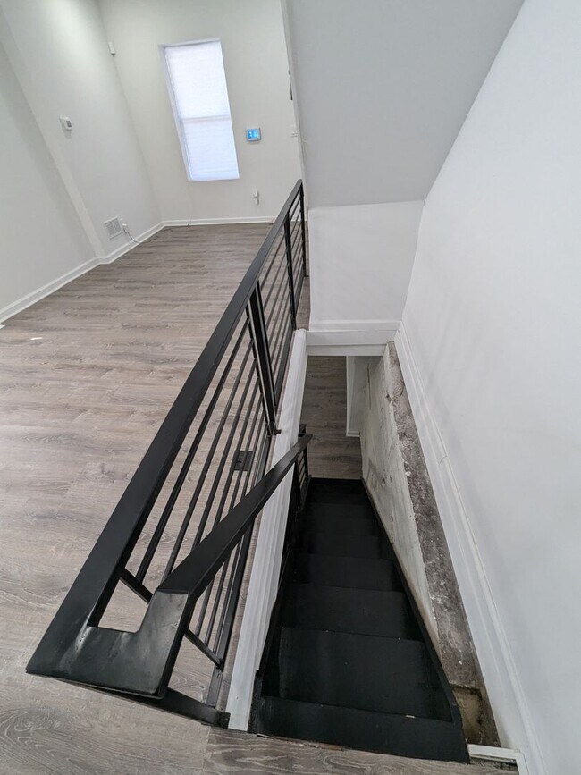 Building Photo - Gorgeous Home - West Philadelphia