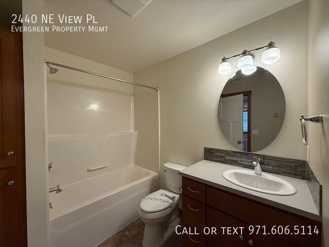 Building Photo - 2440 NE View Pl