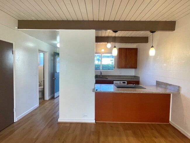 Building Photo - 2 Bed/ 2 Bath/ 2 Parking unit In Honolulu