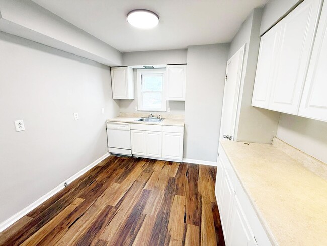 Building Photo - 3 BED 1 BATH BEAUTIFUL SINGLE FAMILY HOME ...