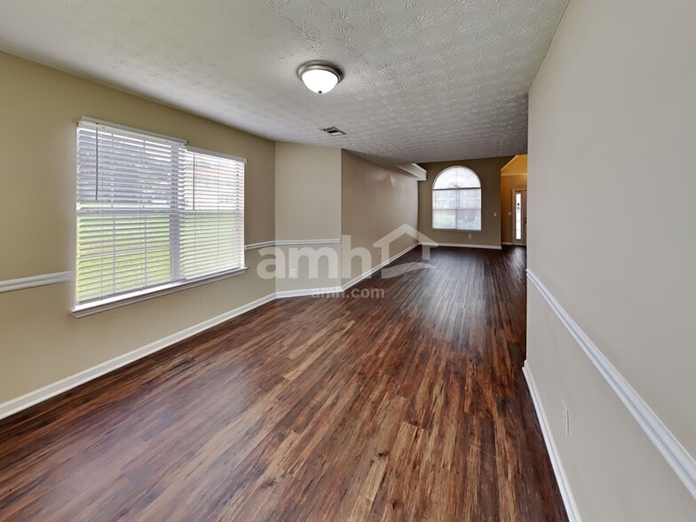 Building Photo - 602 Thrasher Ct