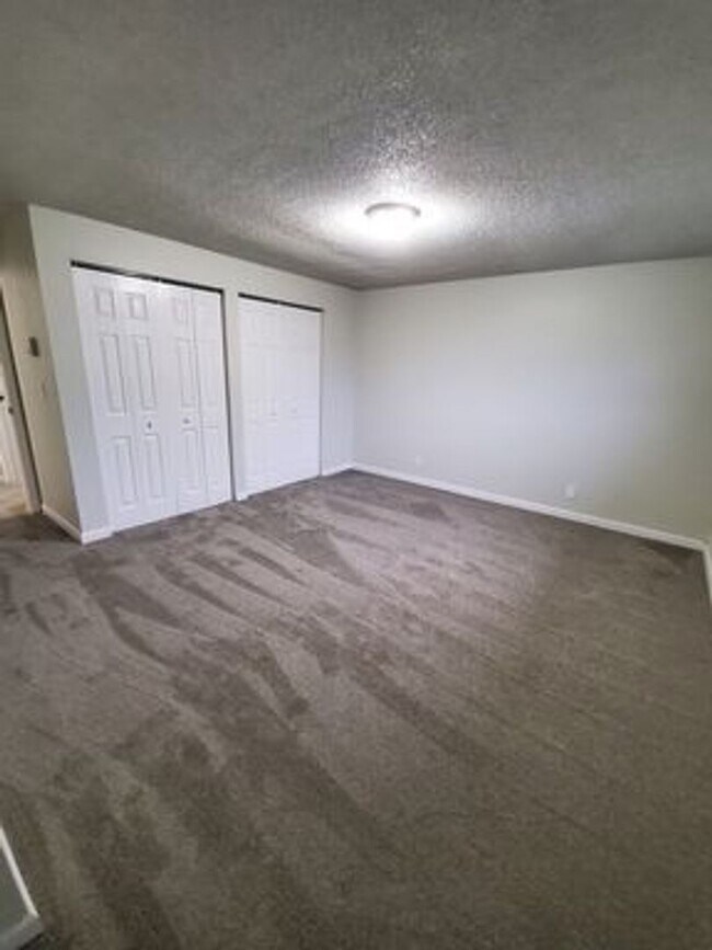 Building Photo - Fully Remodeled 3 Bedroom Townhome!