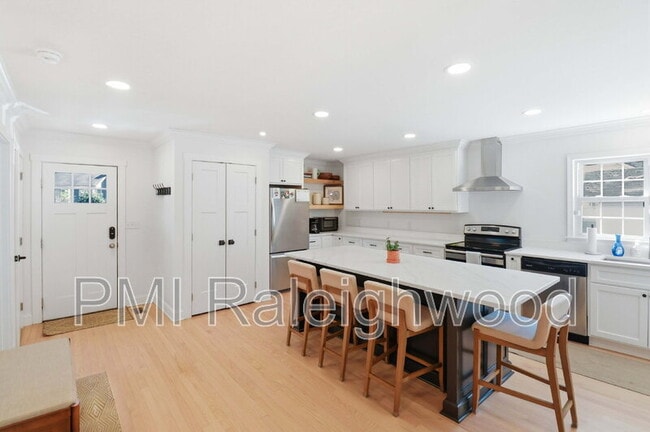 Building Photo - 322 E Millbrook Rd