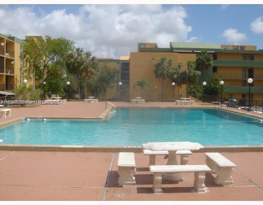 Primary Photo - 100 Fontainebleau Blvd