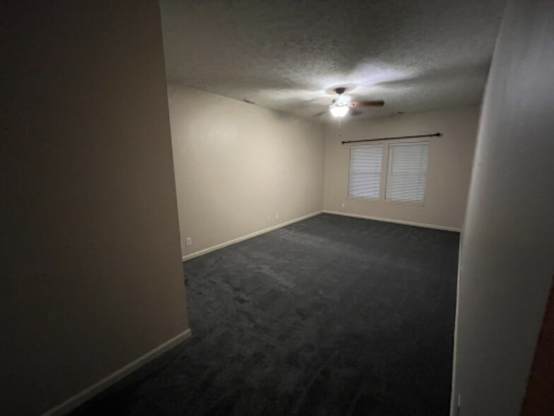 Building Photo - 3730 Tesla Dr