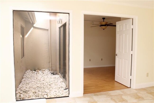 Building Photo - 6722 Canary Palm Cir