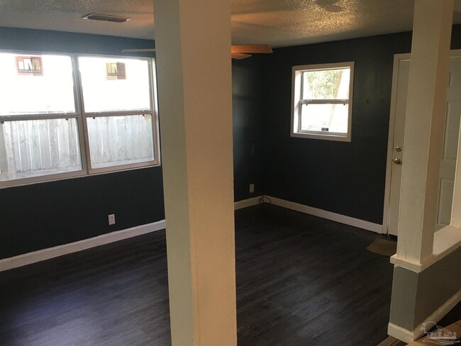 Building Photo - 8 Baggett Ct