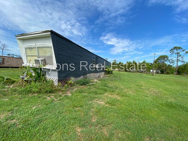 Building Photo - 8086 Heck Dr