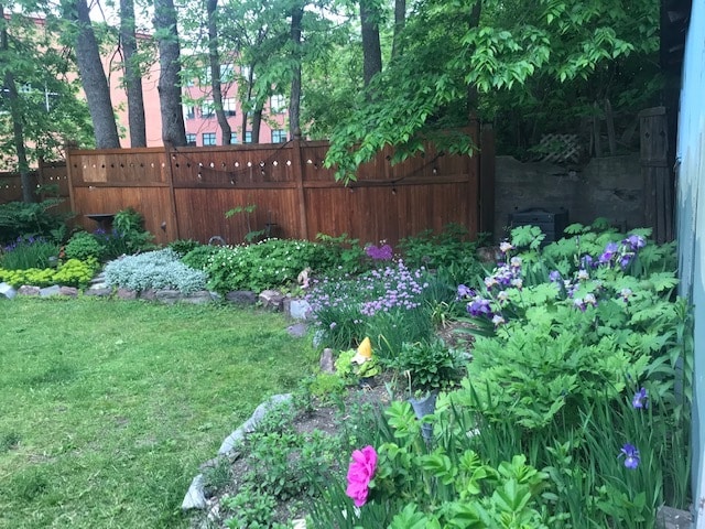 Building Photo - 56 Maple St