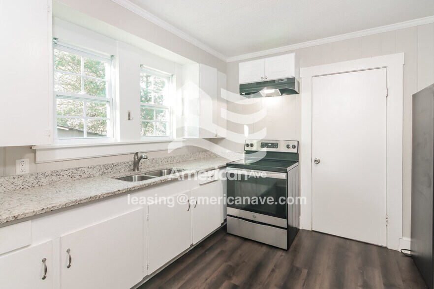 Building Photo - 4005 7th Ave