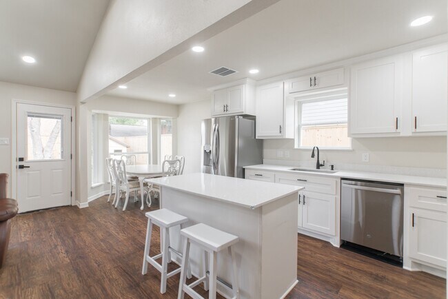 Building Photo - 4913 Deerwood Cir