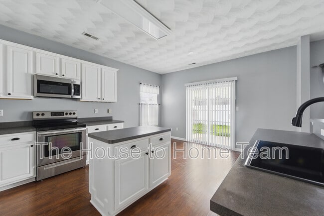 Building Photo - 1023 Snead Dr