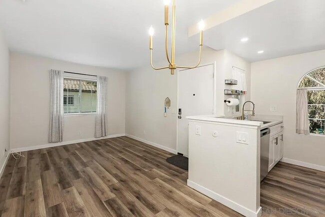 Building Photo - 767 Eastshore Terrace