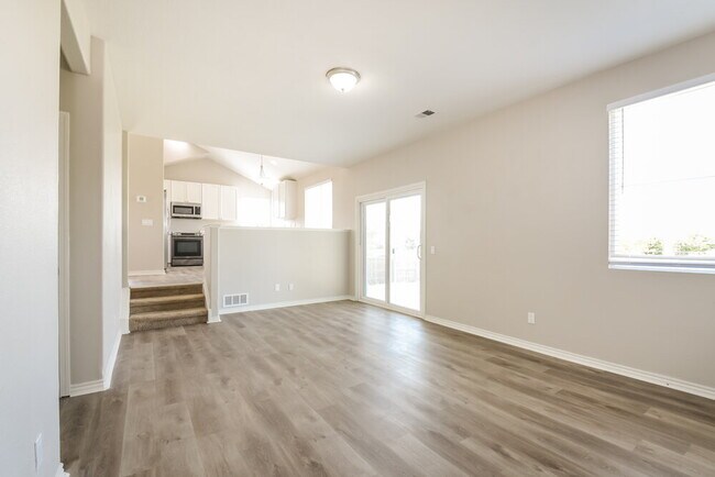 Building Photo - 12961 Leesburg Rd