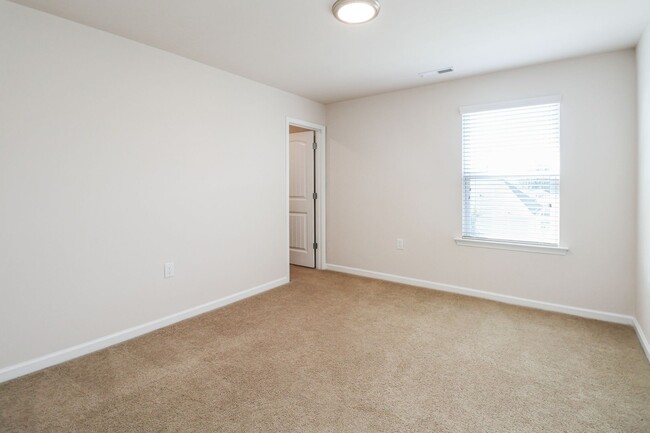 Building Photo - Stunning 4BD, 3BA Cary Home in Prime Locat...