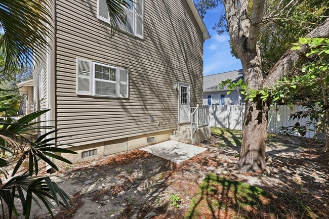 Building Photo - 3 Bedroom 2.5 Bathroom 1 car garage Single Family Home