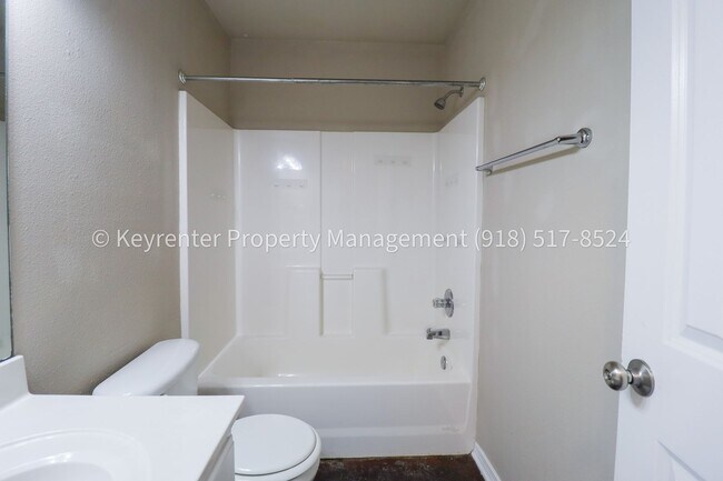 Building Photo - 3 Bed | 2 Bath | Broken Arrow