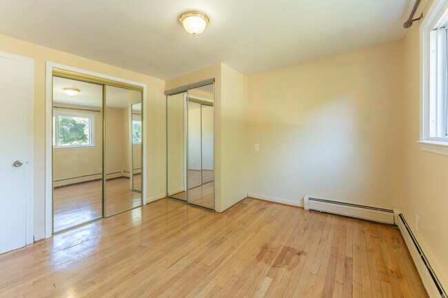 Building Photo - 2616 Douglas Dr
