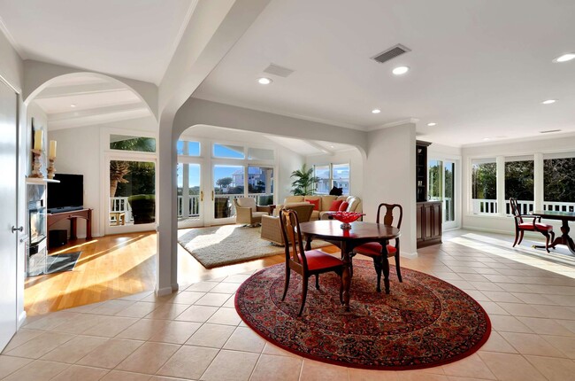 Building Photo - Solita @ 2 Sand Dollar Lane