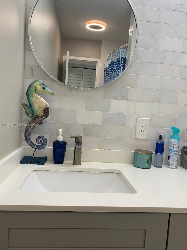 Building Photo - 100 Waterway Dr S