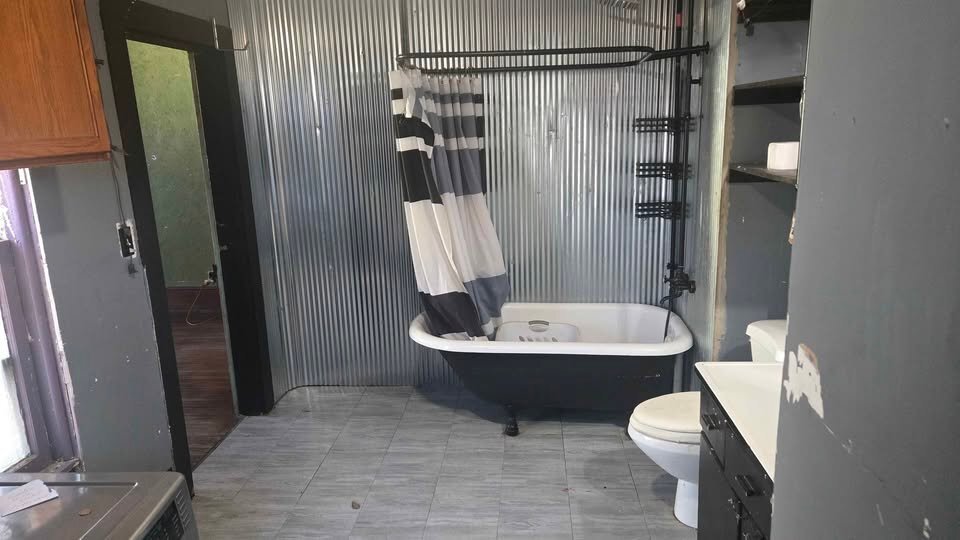 Building Photo - 222 S Broadway St