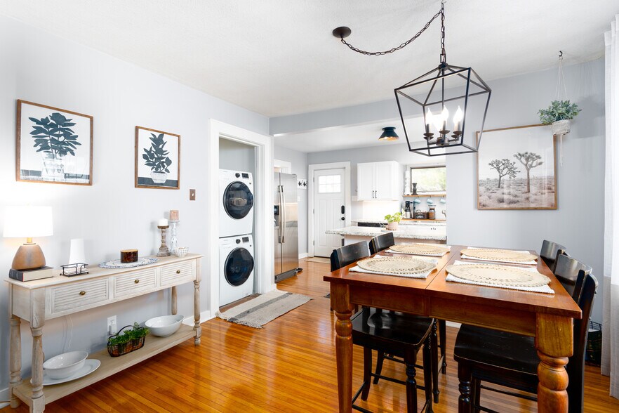 Building Photo - 1120 W Broadway