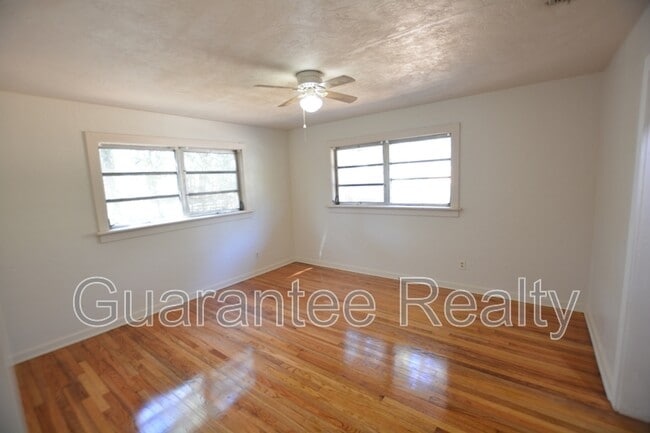 Building Photo - 609 SE 31st Ave