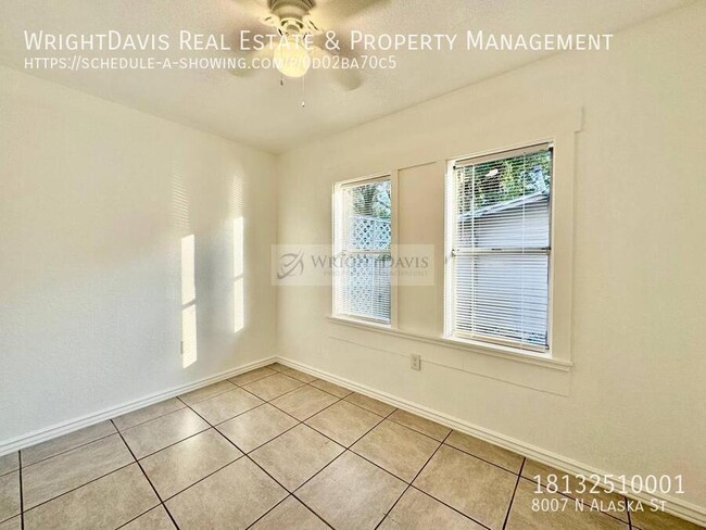 Building Photo - Beautifully Renovated 2/1 in Tampa!