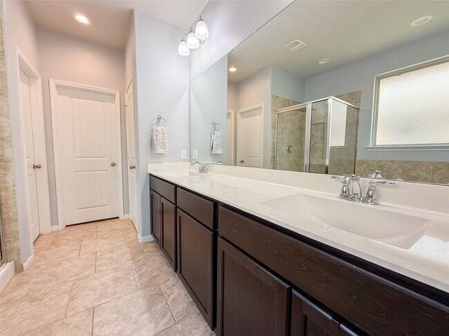 Building Photo - 2513 Kaman Ln