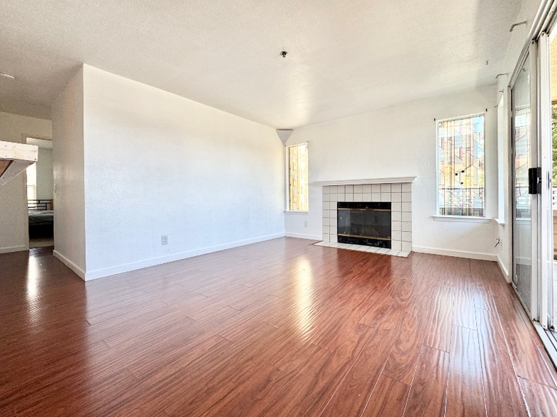 Building Photo - 705 Canonbury Way