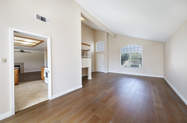 Building Photo - 10205 Single Oak Dr