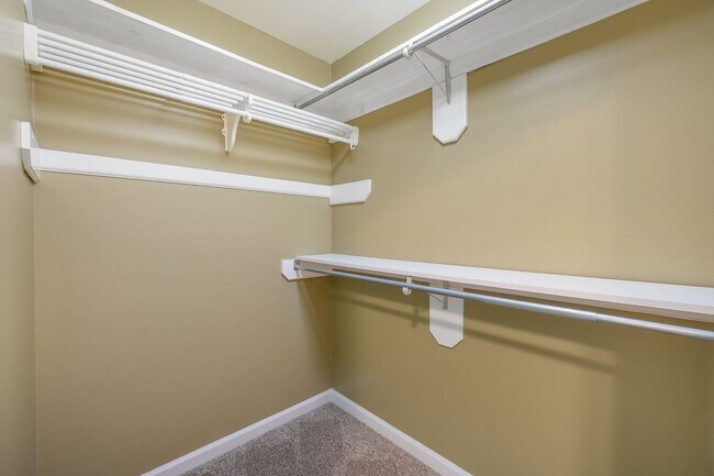 Building Photo - 7037 Mooreland Ct