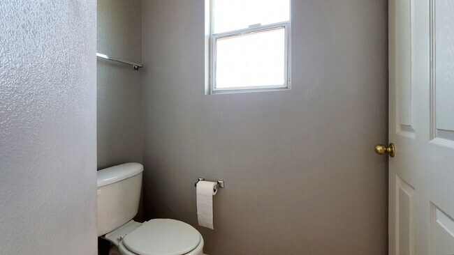 Building Photo - 6252 Huntington Ridge Ave