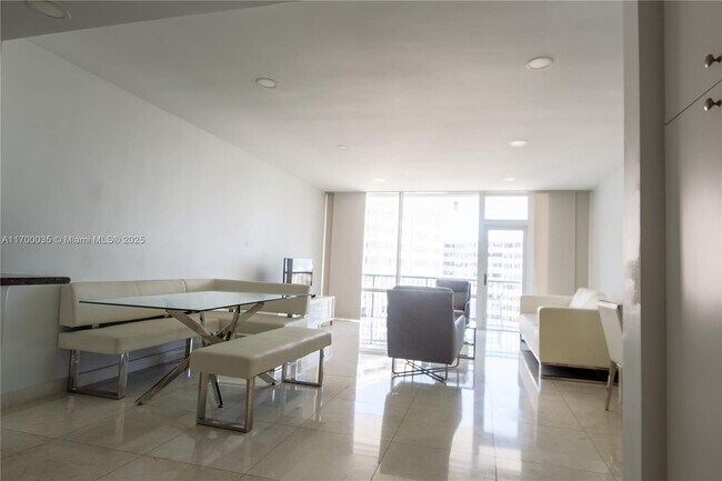 Building Photo - 1408 Brickell Bay Dr