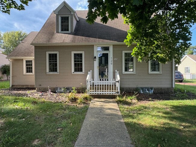 Primary Photo - 129 Laurel Rd