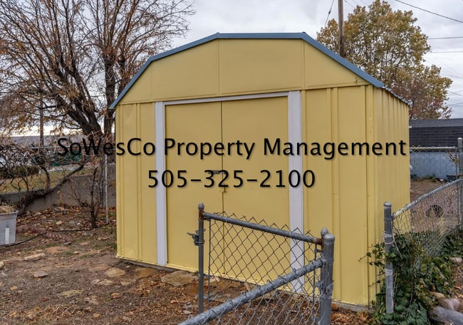 Building Photo - Large 3 Bedroom Home on Corner Lot