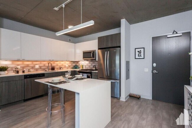 Building Photo - 2 bedroom in Chicago IL 60613