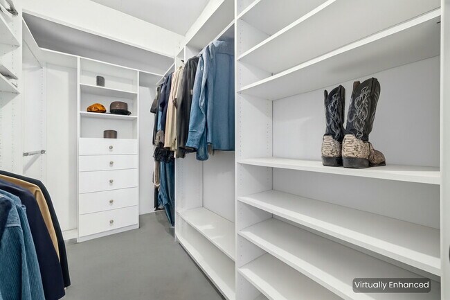 Building Photo - Urban Loft Condo Featuring Stunning Views & Rooftop Entertaining