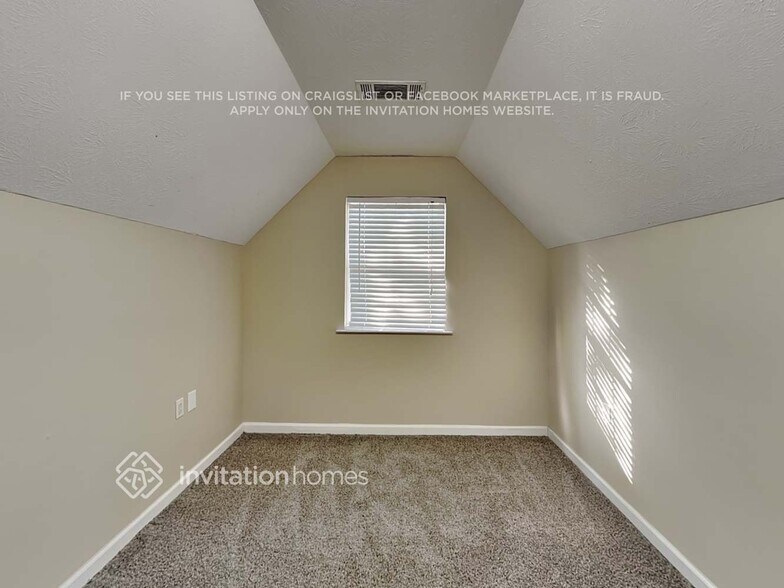 Building Photo - 552 Horseshoe Cir