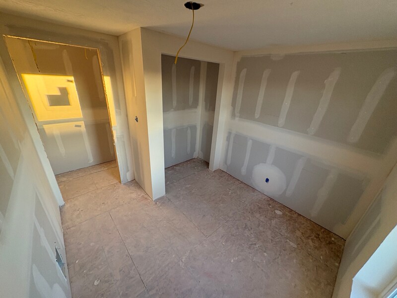 Building Photo - 471 Cheyne Rd