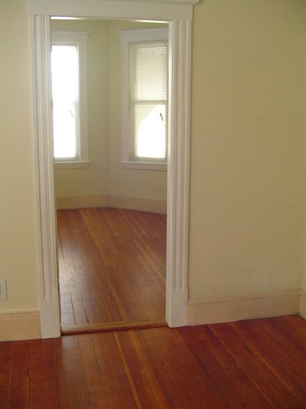 Building Photo - 73 Cottage St