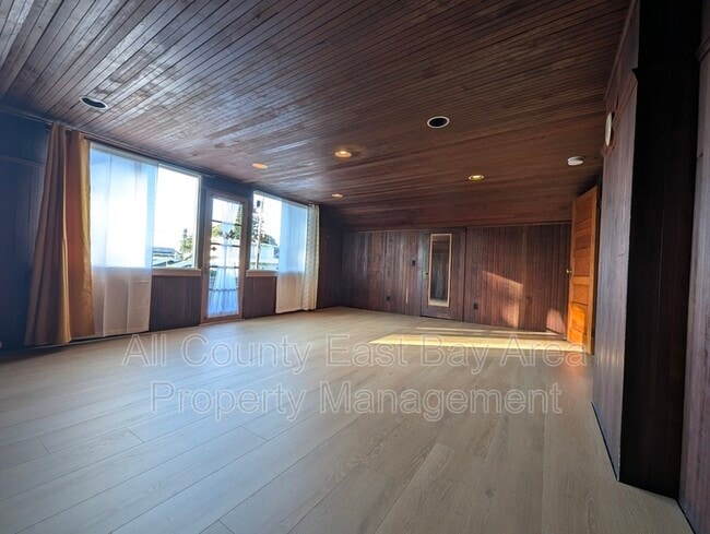 Building Photo - 1529 Josephine St