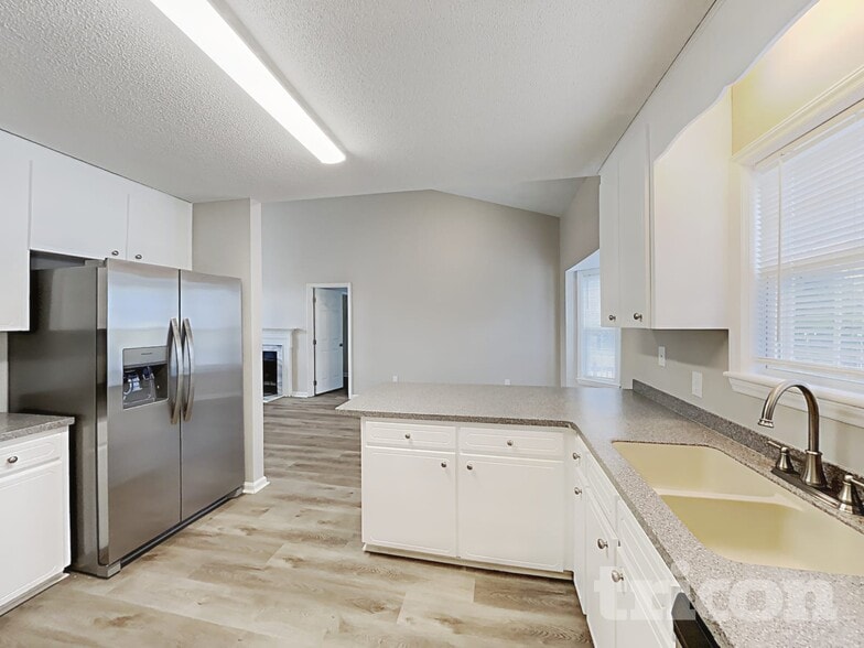 Building Photo - 603 Garrison Ave