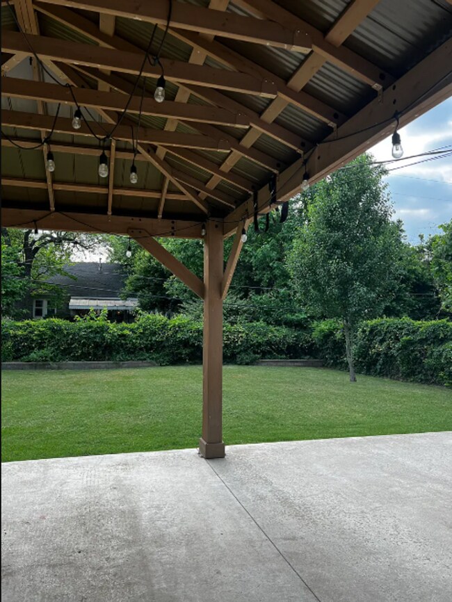 Building Photo - 3 Bed | 3 Bath in Midtown!