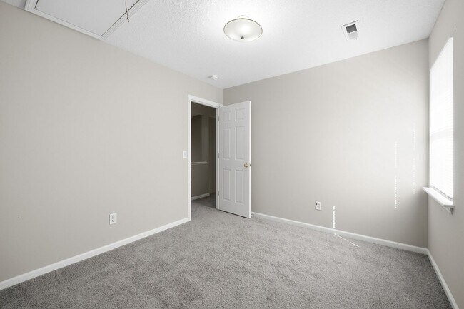 Building Photo - 3378 Chadbury Dr NW