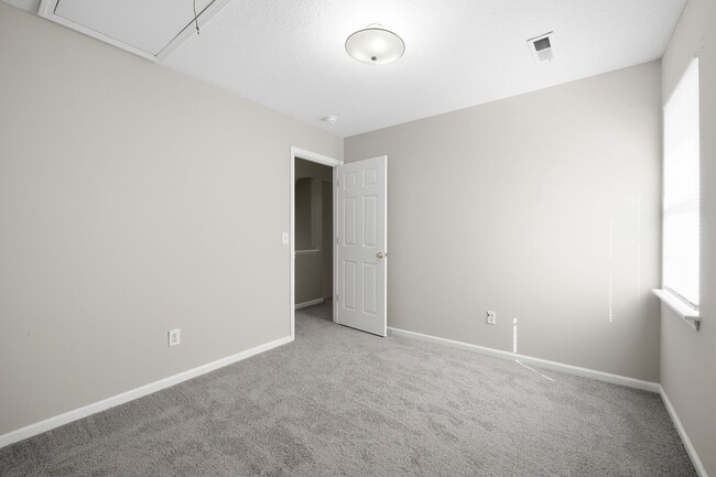 Building Photo - Newly renovated 3Bd 2.5bath SFH in Chadbury Concord