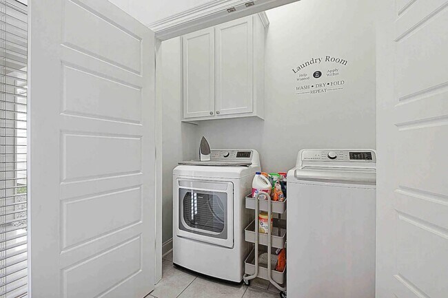 Building Photo - 2 Bedroom Furnished Rental Near LSU|Short Term & Long Term Options Available