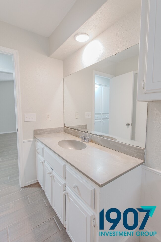 Building Photo - 400 Trinidad Dr