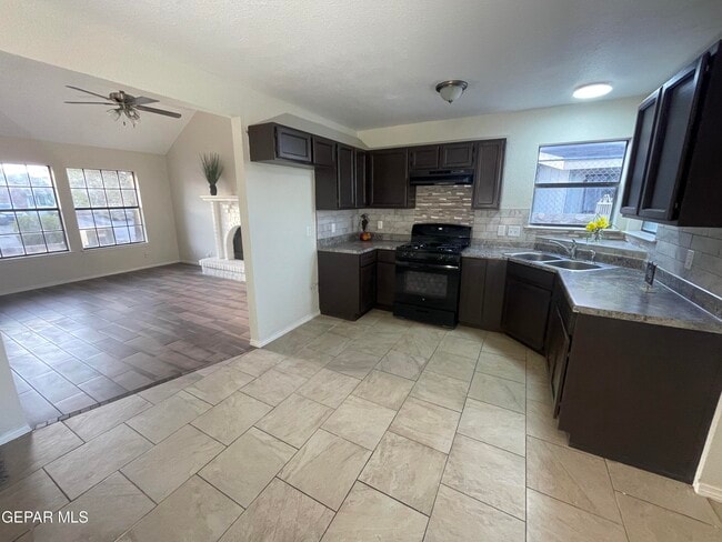 Building Photo - 1574 Rebecca Ann Dr
